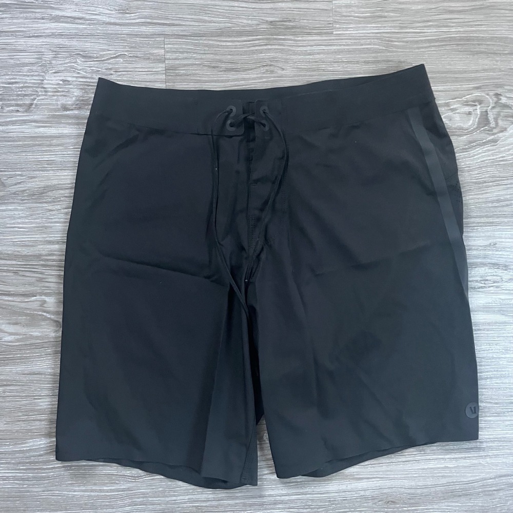 Vuori Cruise Boardshorts Mens 28 Black Recycled Stretch Surf Swim Shorts V3017